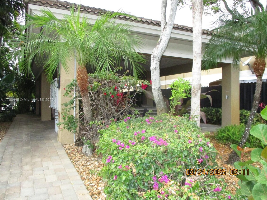 Foto principal - 4802 Washington St