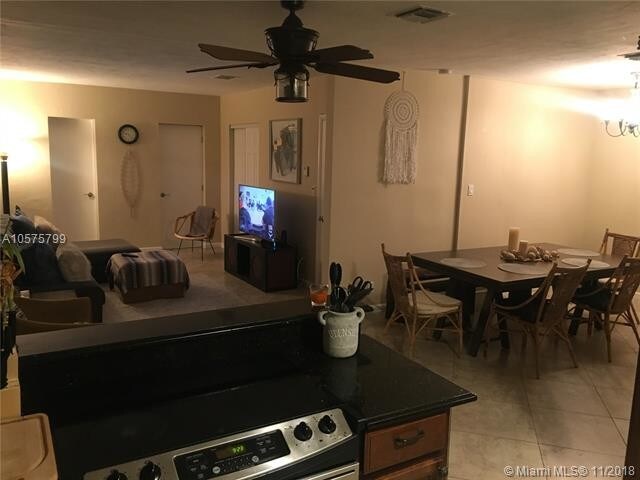 Foto del edificio - 1330 NE 26th Ave