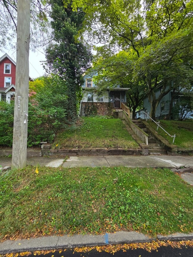 Building Photo - 509 Russell St