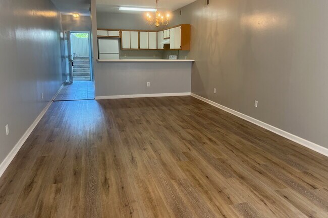 Building Photo - 731 Bragg Dr