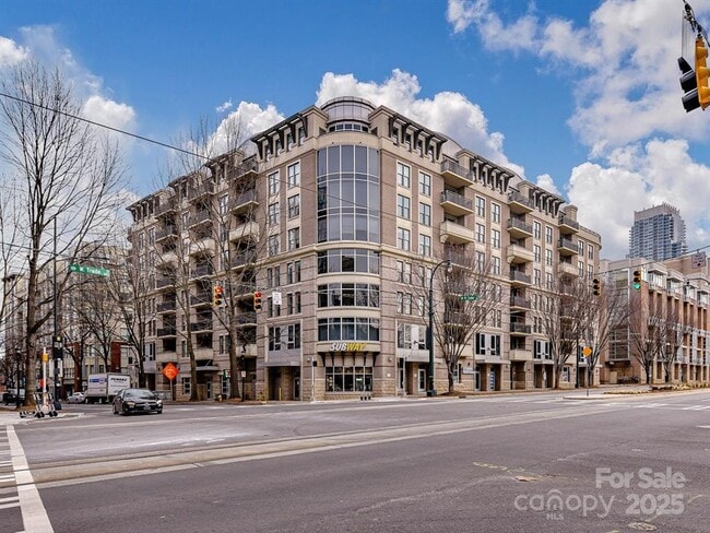 Photo - 718 W Trade St Apartment