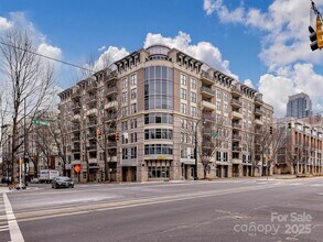 Building Photo - 718 W Trade St