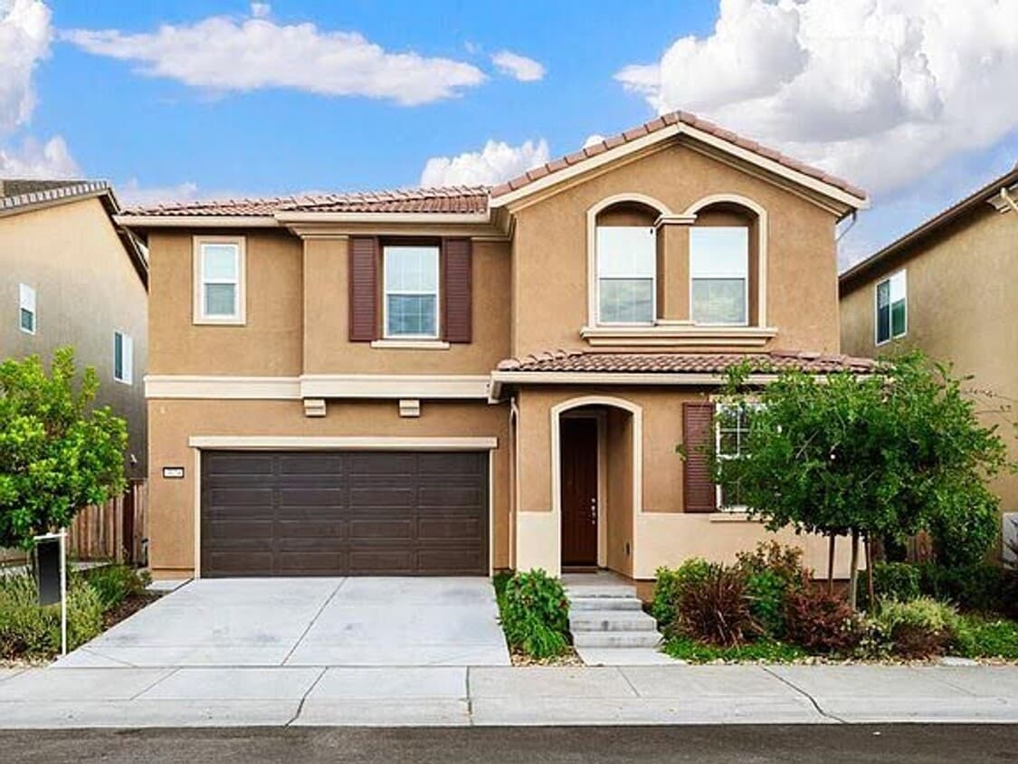 Primary Photo - Available Now! Beautiful 2-story home in t...