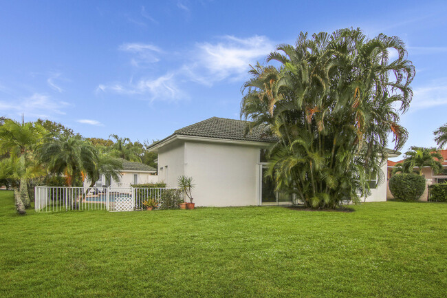 Building Photo - 5307 SW Avila Ct