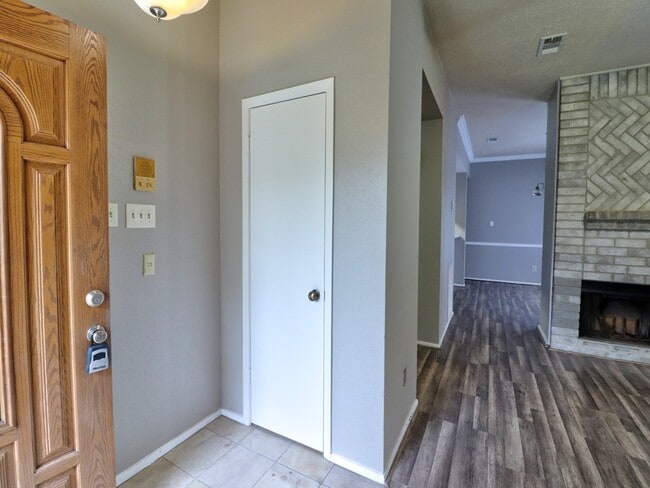 Foto del edificio - 9203 Danforth Way