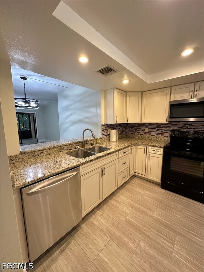 Foto del edificio - 6136 Whiskey Creek Dr