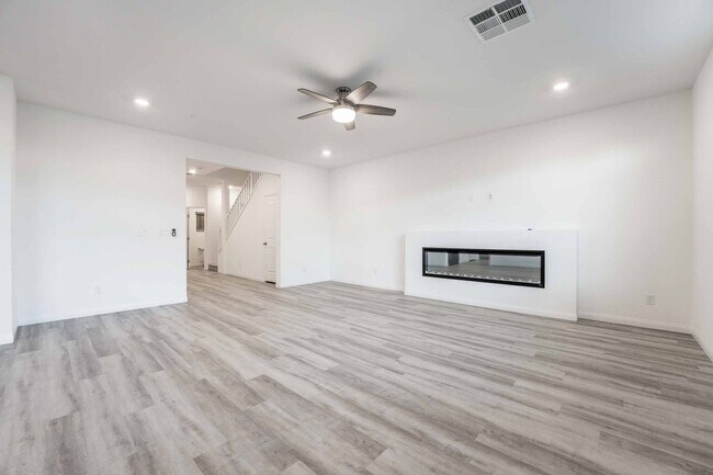 Building Photo - Luxurious 4 Bedroom Retreat in Las Vegas!