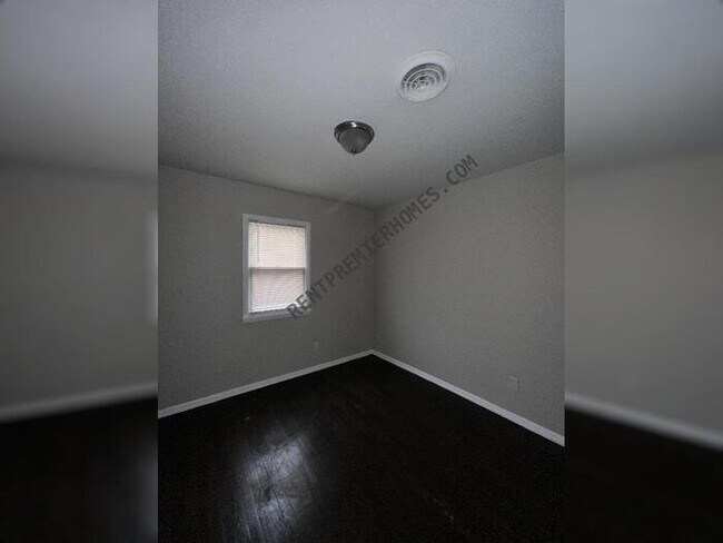 Building Photo - 901 NW 89th St