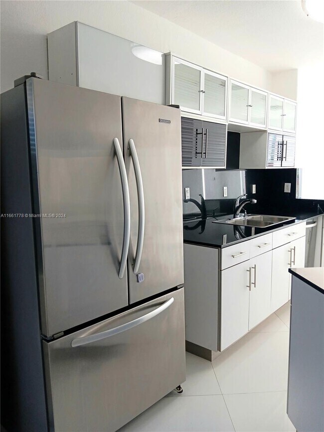 Foto del edificio - 5630 NW 107th Ave
