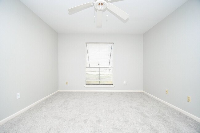 Building Photo - 8433 Hearth Dr