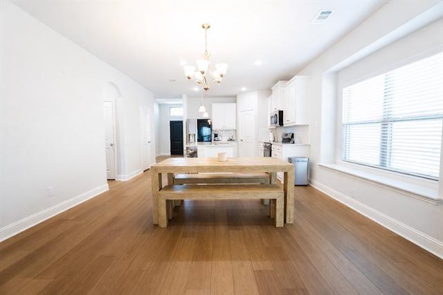 Foto del edificio - 310 Saltmeadow Ln