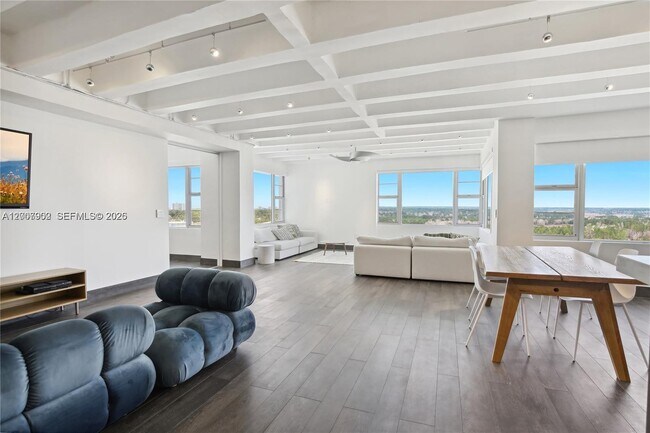 Foto del edificio - 5255 Collins Ave
