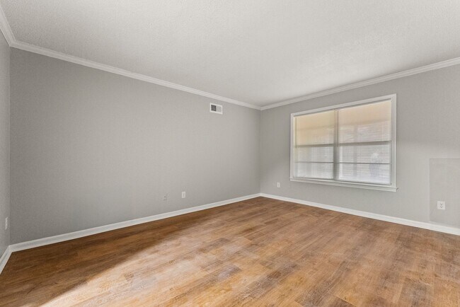 Foto del edificio - Fully Renovated 4 bedroom 2 bath home - Open To Section 8