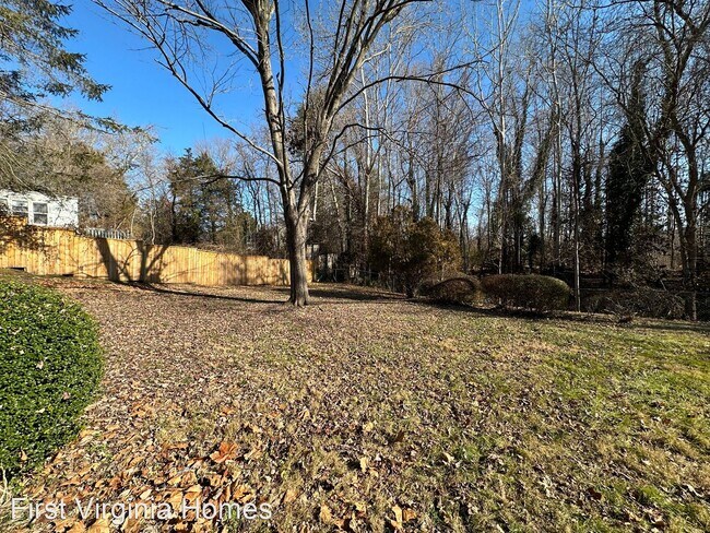 Building Photo - 1 br, 1 bath House - 2510 Commonwealth Dr ...