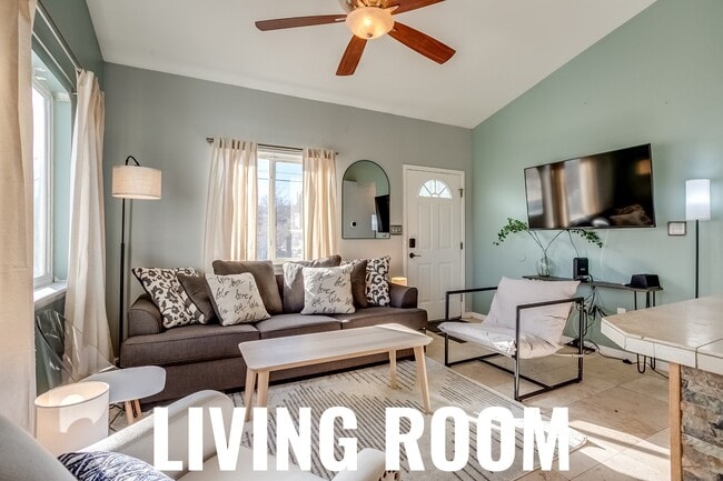 Building Photo - 2137 S Vallejo St