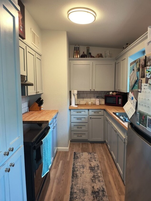 Primary Photo - Discover your new 3 bed/1.5 bath home, swe...