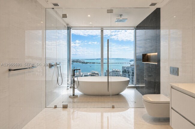 Foto del edificio - 300 Biscayne Blvd