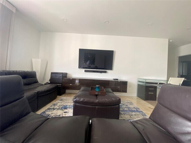 Foto del edificio - 5077 NW 7th St