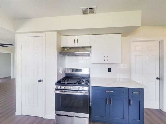 Foto del edificio - 5111 Seymour Dr