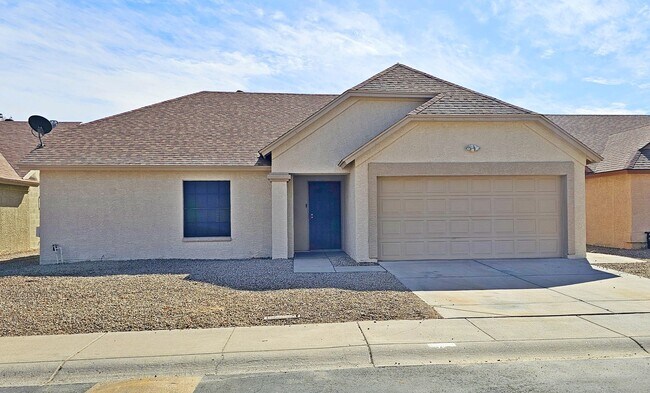 Building Photo - $500 off First Months Rent! Newly Renovate...