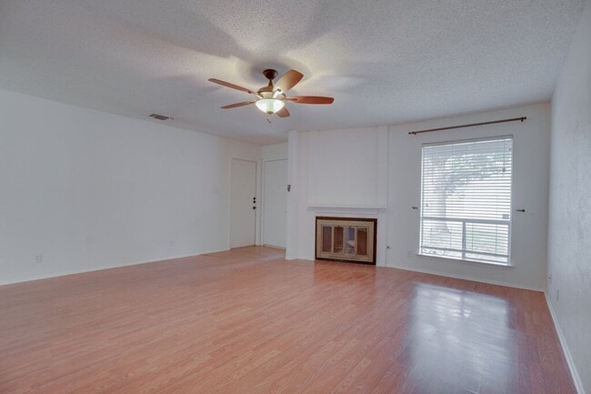 Building Photo - 4601 Gray Fox Dr