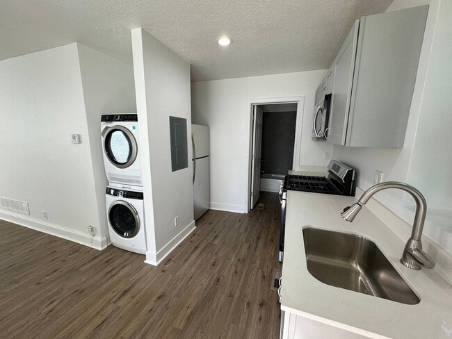 Building Photo - 545 E 600 S