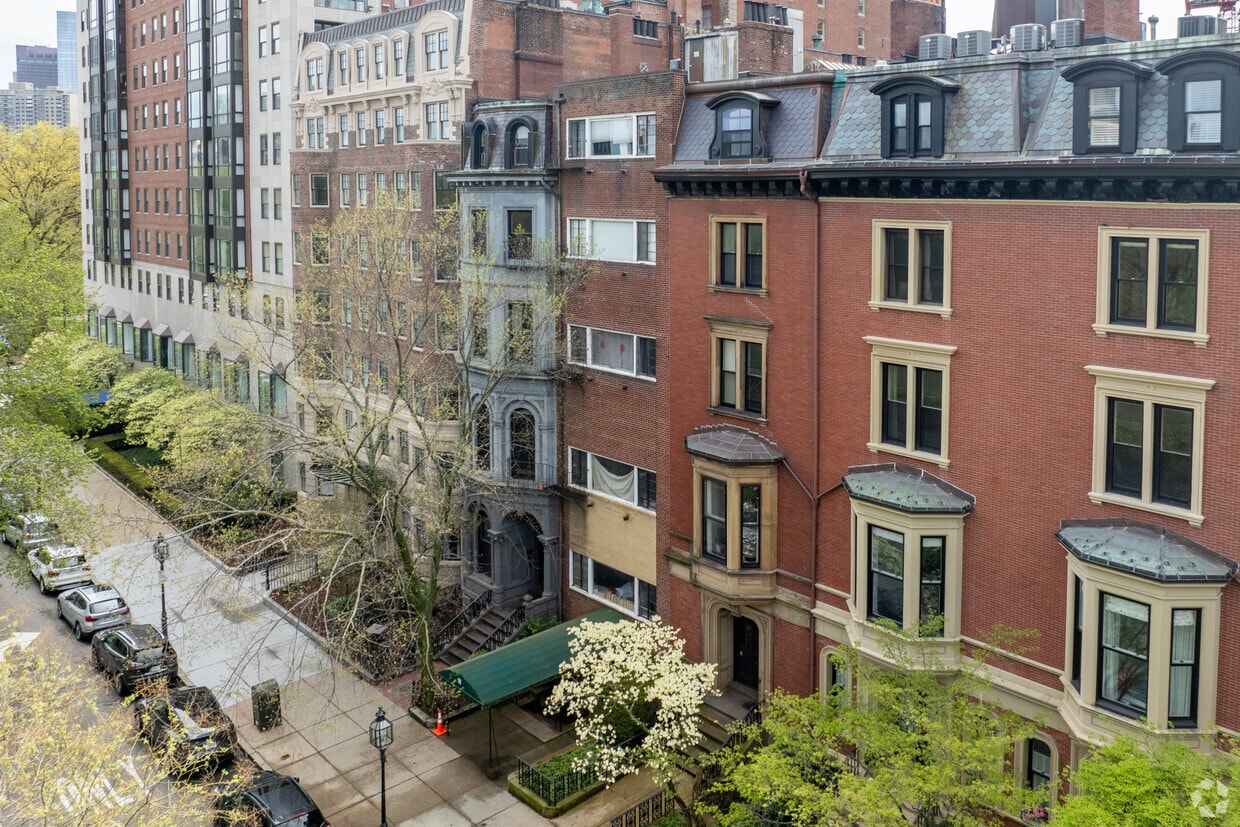 Building Exterior - 18 Commonwealth Ave