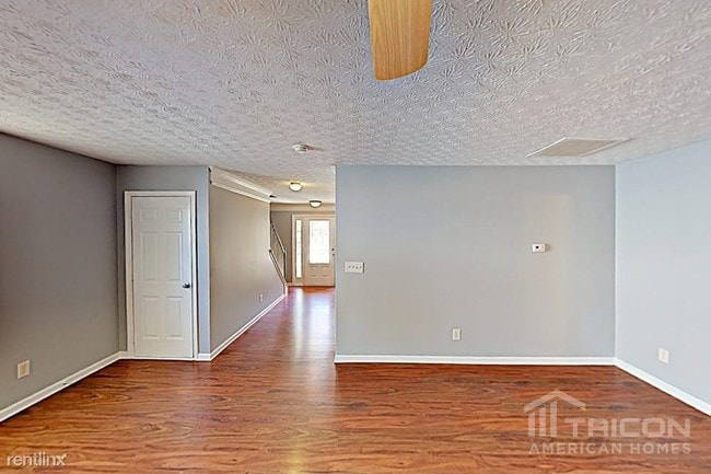 Building Photo - 5619 Elwood Cir