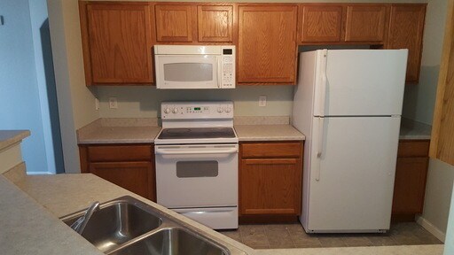 Building Photo - Large 2 Bedroom At First Creek Farm!