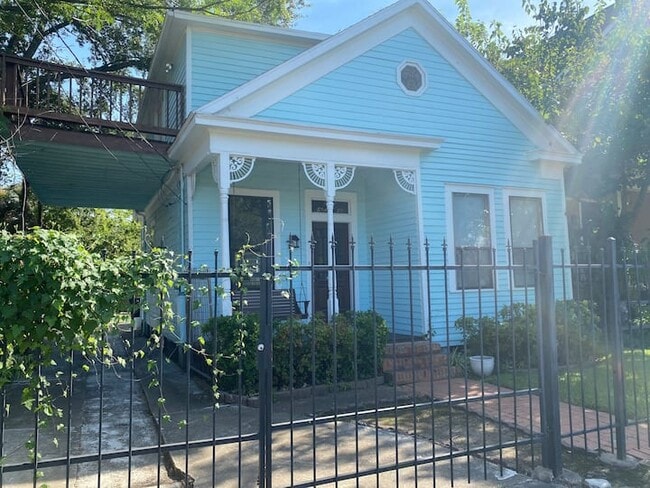 Building Photo - 1807 State St