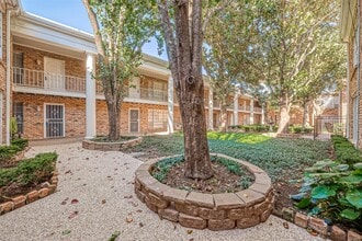 Building Photo - 2201 Fountain View Dr