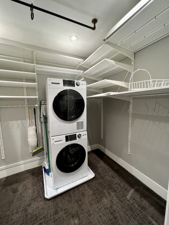 Building Photo - 641 Woodside Sierra