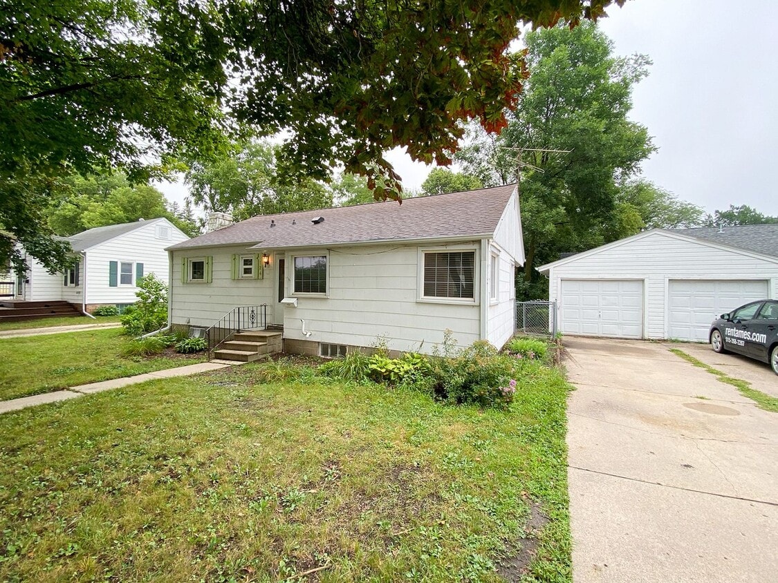 Primary Photo - One Plus Bedroom House For Rent!