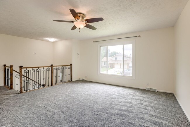 Building Photo - Updated & Spacious 3 Bedroom in Millard Sc...