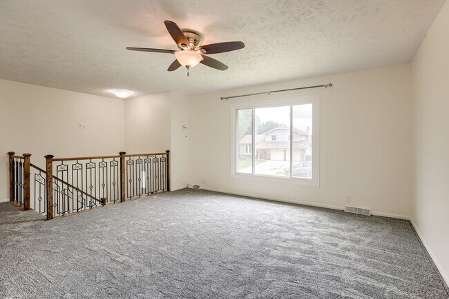 Foto del edificio - Updated & Spacious 3 Bedroom in Millard Sc...