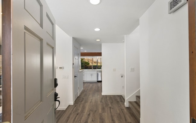 Building Photo - 1111 S 27th Pl