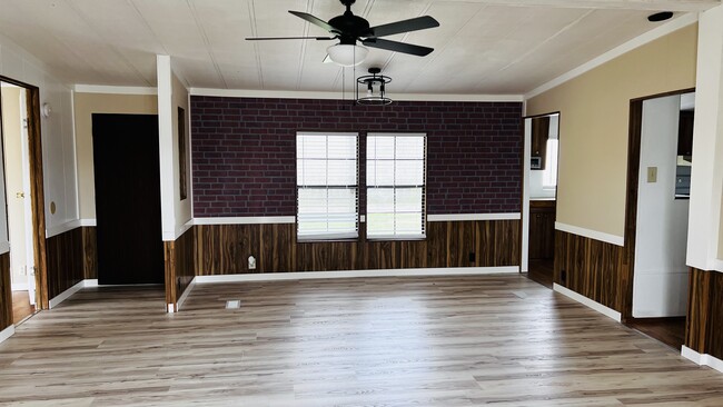 Foto del edificio - 1982 US-441