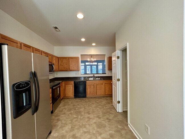 Foto del edificio - Charming 1st floor primary BR Townhome in ...