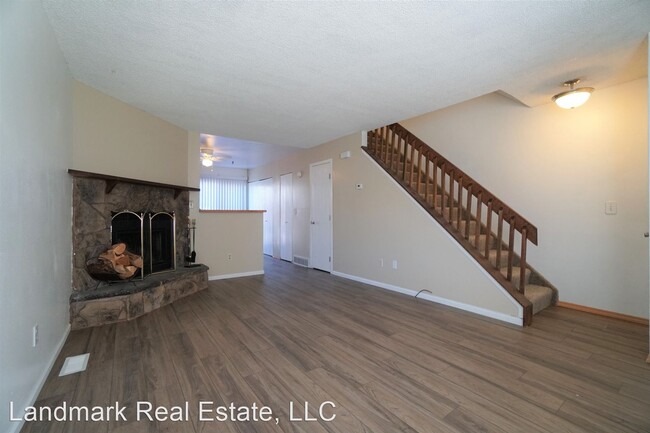 Building Photo - 2 br, 1.5 bath House - 7644 Lexington Mano...