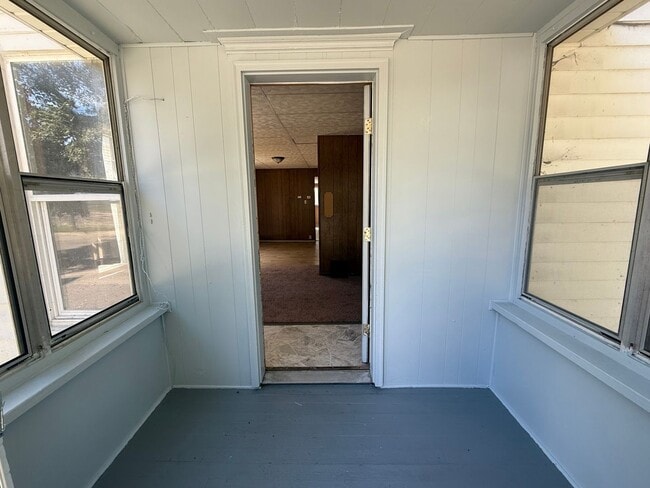 Building Photo - 515 W Trail St