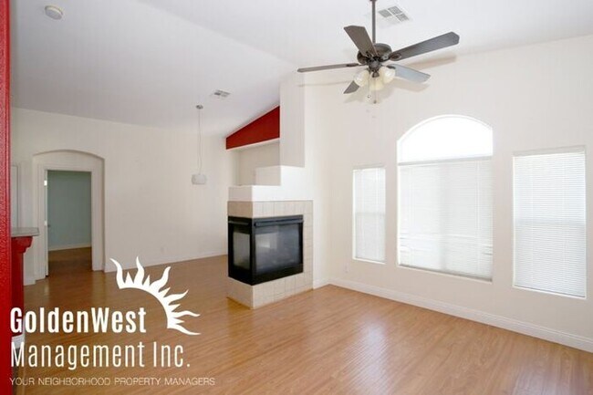 Building Photo - Cozy 2Bdm 2Ba Condo Unit with Attached Gar...