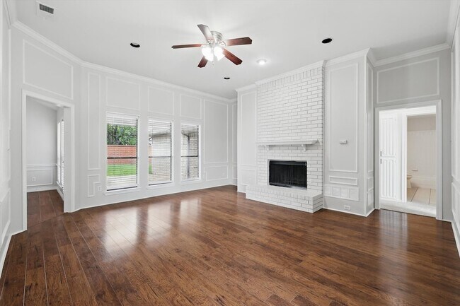 Foto del edificio - 501 Meadowood Ln