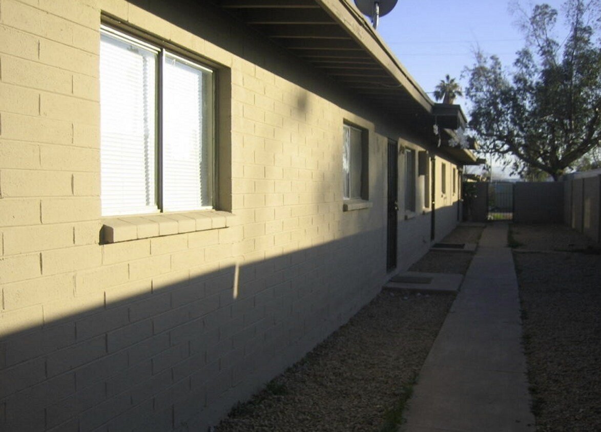Foto principal - COMING SOON! 2 Bedroom, 1 Bath Apartment i...