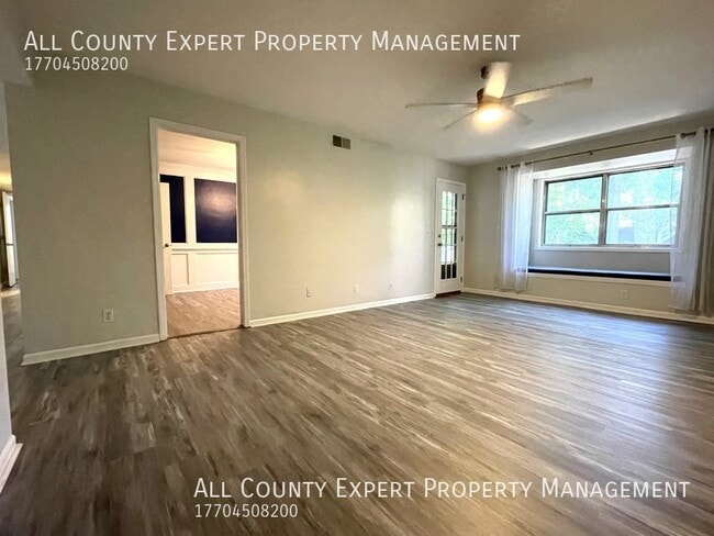 Building Photo - Awesome Condo in Sandy Springs