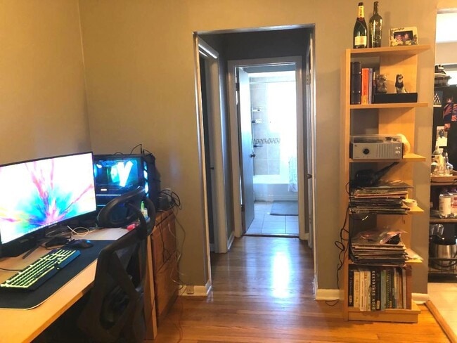 Building Photo - 609 Oakton St