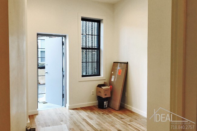 Building Photo - 114 Ellery St