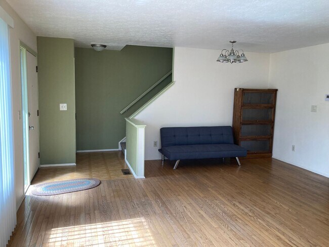 Foto del edificio - Spacious 3 Bedrooms 4 Bath  Condo with 2 C...