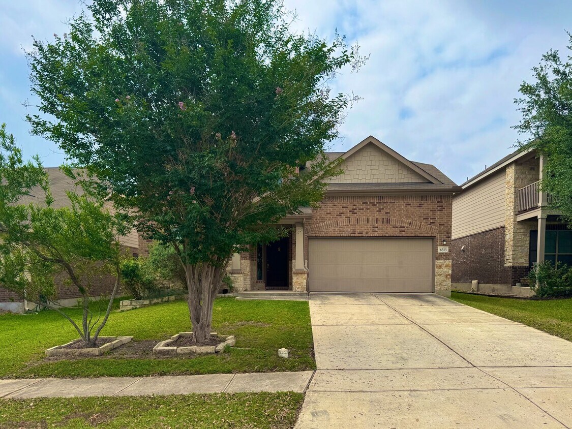 Primary Photo - Spacious & Versatile Floor Plan in Prime S...