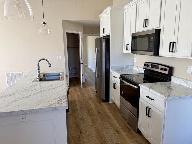 Foto del edificio - 3 Bed 2 bath