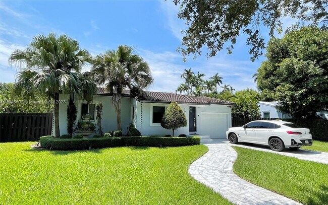 Building Photo - 1060 Plover Ave